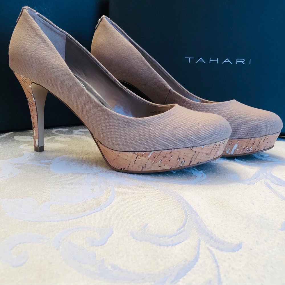 Tahari Sophia heels. 8.5M. Excellent condition.